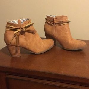 Alberto tan booties
